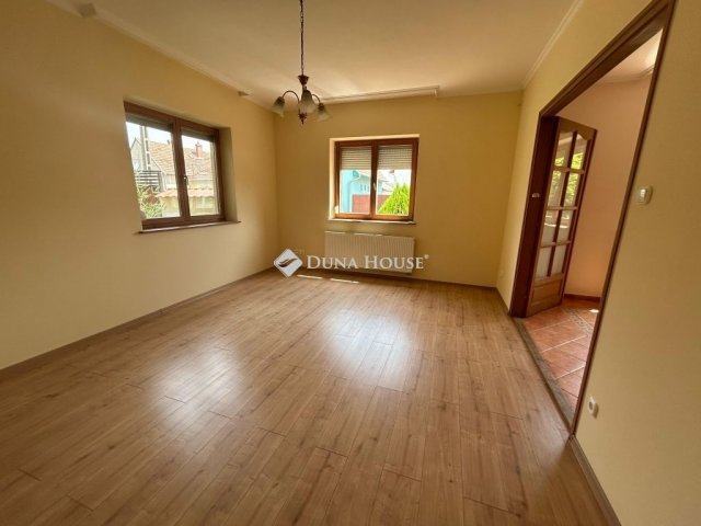 Eladó családi ház, Szegeden 130 M Ft, 3 szobás