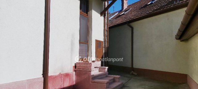 Eladó családi ház, Kecskeméten 99 M Ft, 5+1 szobás