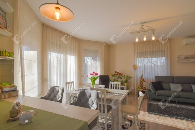 Eladó családi ház, Algyőn 108.99 M Ft, 4 szobás