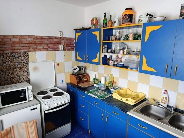 Eladó panellakás, Debrecenben 58.9 M Ft, 3 szobás