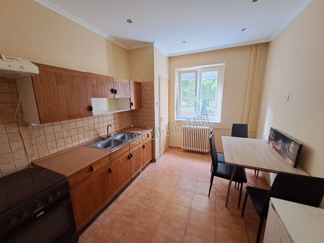 Kiadó téglalakás, albérlet, Tiszaújvárosban, Árkád soron