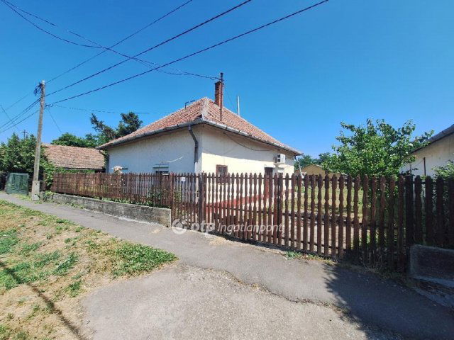 Eladó családi ház, Füzesgyarmaton 12.7 M Ft, 2 szobás