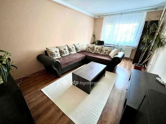 Eladó panellakás, Miskolcon 39.9 M Ft, 2 szobás