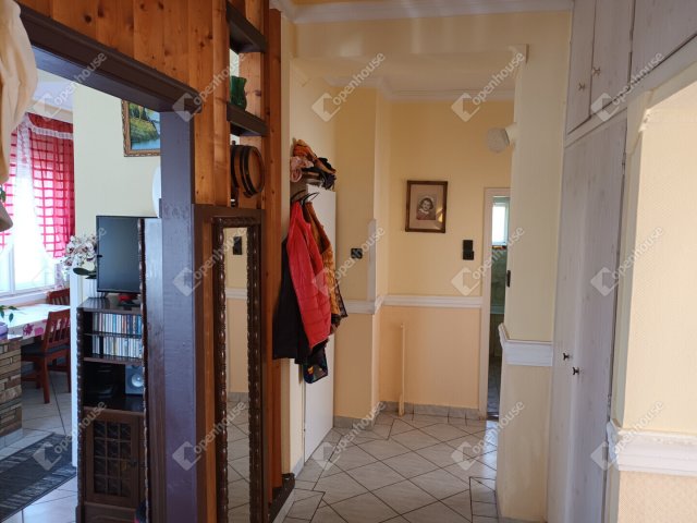 Eladó családi ház, Lábatlanon 52 M Ft, 4 szobás