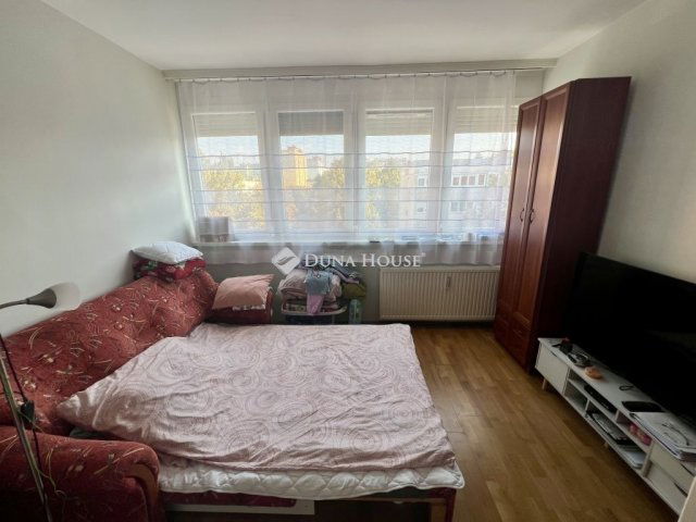 Eladó panellakás, Pécsett 42.9 M Ft, 2 szobás