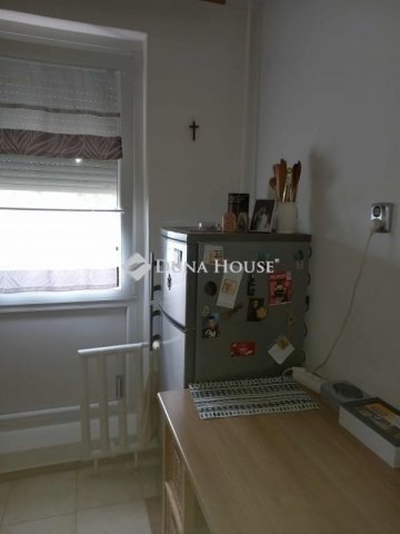 Eladó panellakás, Pécsett 38 M Ft, 2 szobás