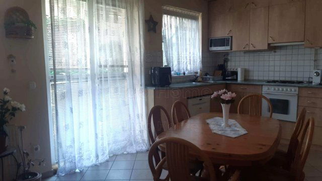 Eladó sorház, Győrött 84.9 M Ft, 6 szobás