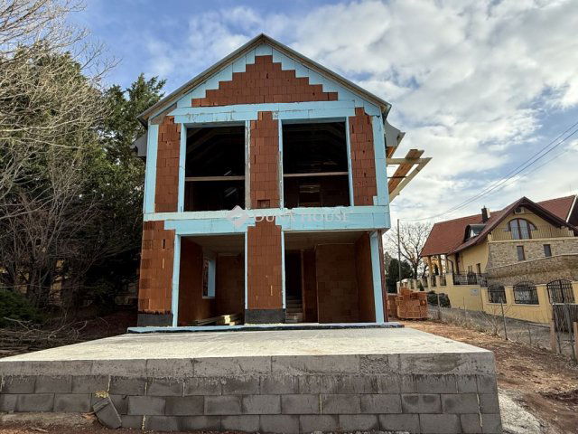 Eladó ikerház, Pécsett 169.9 M Ft, 4 szobás