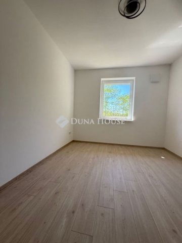 Eladó ikerház, Nagytarcsán 130.7 M Ft, 4 szobás