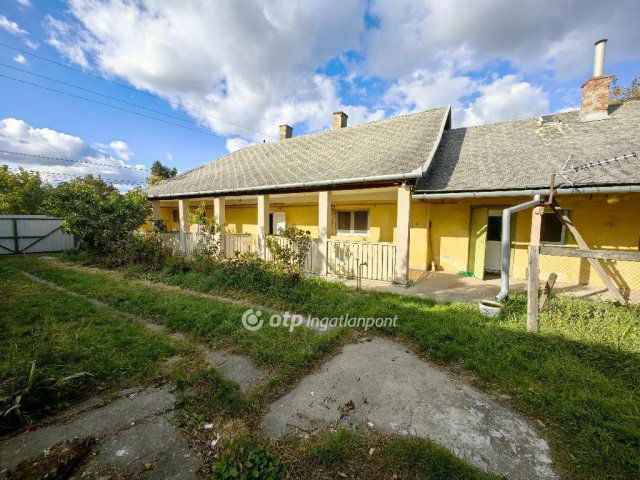 Eladó családi ház, Karcagon 11.7 M Ft, 2 szobás