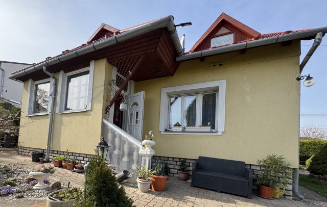 Eladó családi ház, Balatonalmádiban 135 M Ft, 2+1 szobás