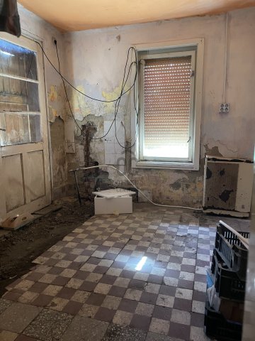 Eladó családi ház, Abonyban 13.9 M Ft, 2 szobás