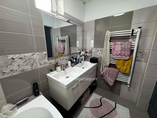 Eladó családi ház, Hosszúpályin 39.999 M Ft, 4 szobás