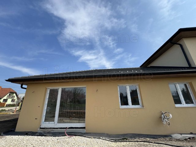 Eladó téglalakás, Lepsényben 71.9 M Ft, 4 szobás