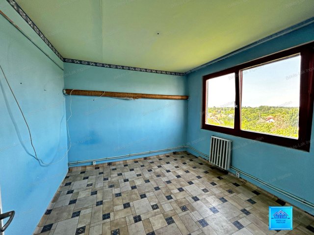 Eladó panellakás, Békésen 12 M Ft, 1+2 szobás