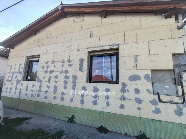 Eladó családi ház, Szolnokon 33 M Ft, 2+1 szobás