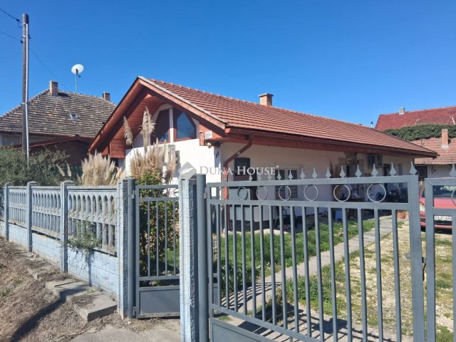 Eladó családi ház, Dömsödön, Jókai utcában 33.4 M Ft