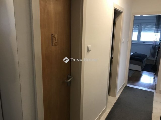 Eladó téglalakás, Székesfehérvárott 79.9 M Ft, 2+1 szobás