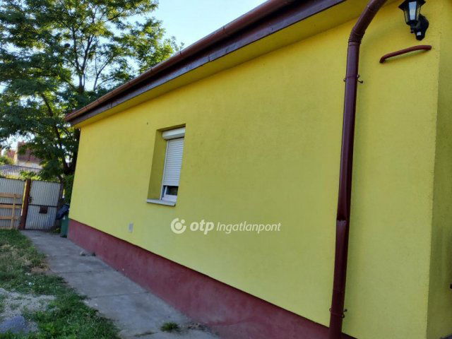 Eladó családi ház, Turán 39.5 M Ft, 4 szobás
