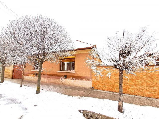 Eladó családi ház, Abonyban 44 M Ft, 3 szobás