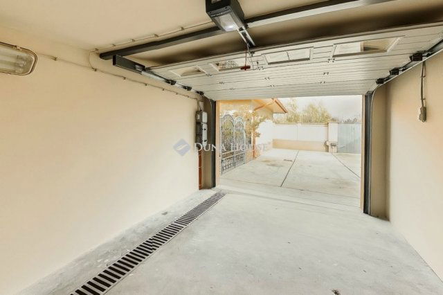 Eladó családi ház, Kiskőrösön 150 M Ft, 6 szobás