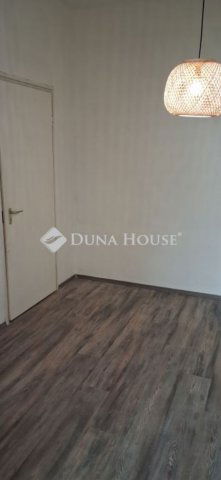 Eladó családi ház, Székesfehérvárott 49.999 M Ft, 2 szobás