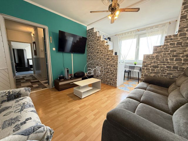 Eladó panellakás, Szegeden 42.8 M Ft, 2+1 szobás