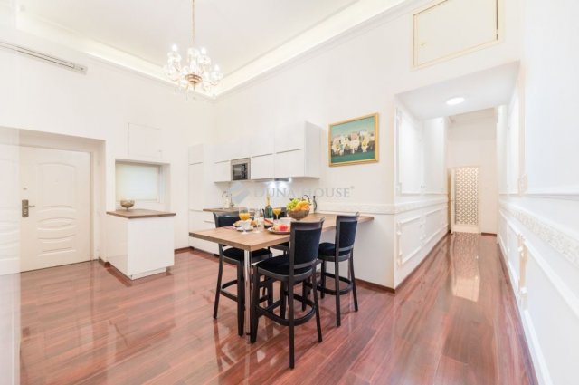 Kiadó téglalakás, albérlet, Budapesten, VI. kerületben