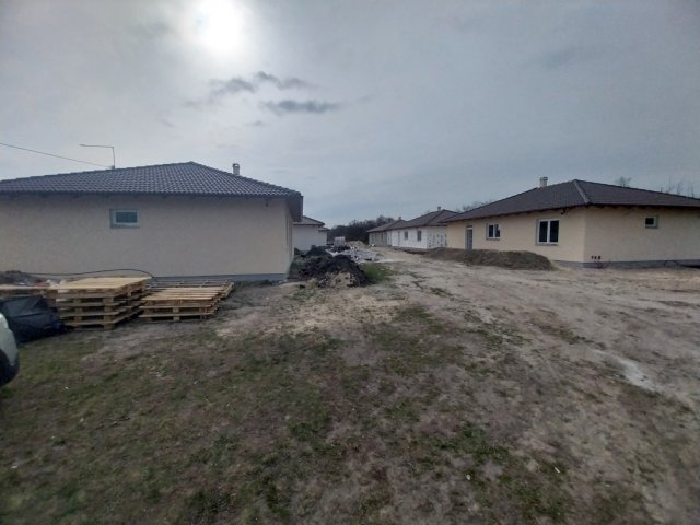 Eladó családi ház, Iszkaszentgyörgyön 80.9 M Ft, 4 szobás