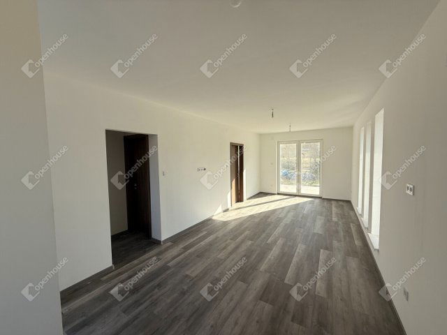 Eladó családi ház, Környén 72.9 M Ft, 3 szobás