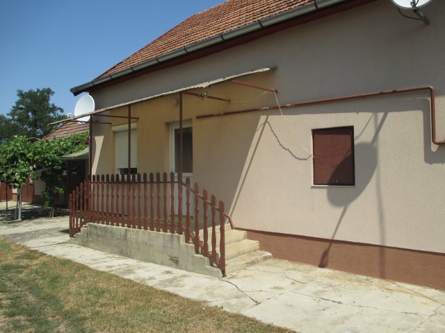 Eladó családi ház, Magyarbánhegyesen 25.99 M Ft, 4+1 szobás