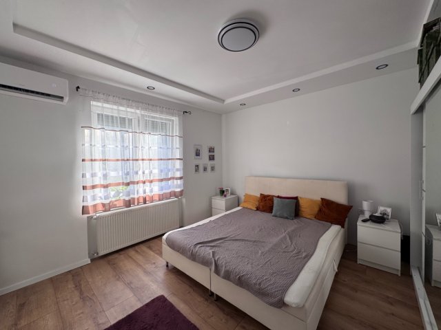 Eladó családi ház, Pécsett 84.99 M Ft, 3 szobás