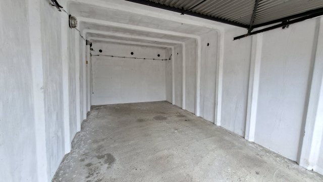 Eladó garázs, Pécsett, Garázs utcában 6.7 M Ft