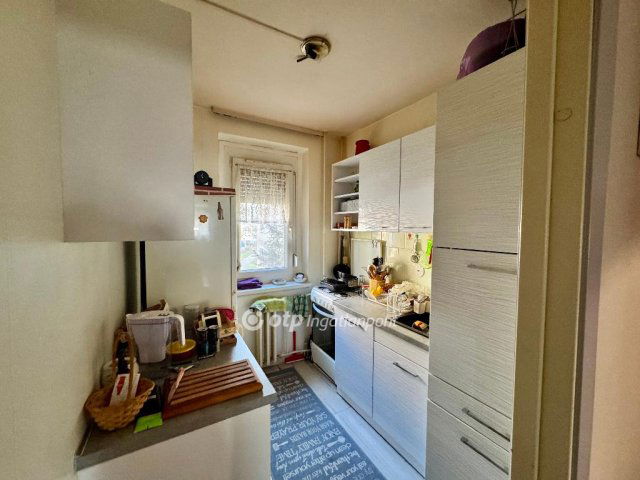 Eladó panellakás, Székesfehérvárott 61 M Ft, 1+3 szobás