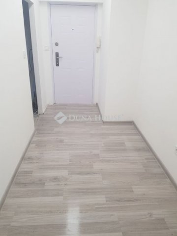 Eladó panellakás, Pécsett 56.5 M Ft, 2 szobás