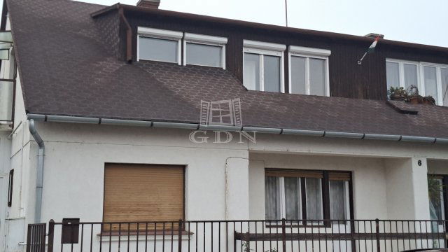 Eladó téglalakás, Veszprémben 54.9 M Ft, 1+2 szobás