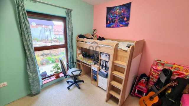 Eladó családi ház, Mogyoródon 159 M Ft, 5 szobás