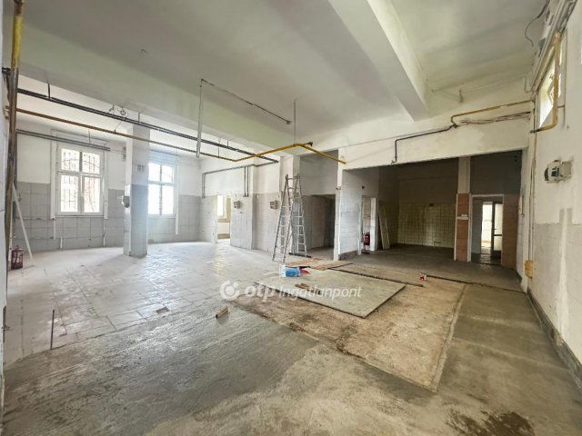 Kiadó ipari ingatlan, Budapesten, XV. kerületben 950 E Ft / hó