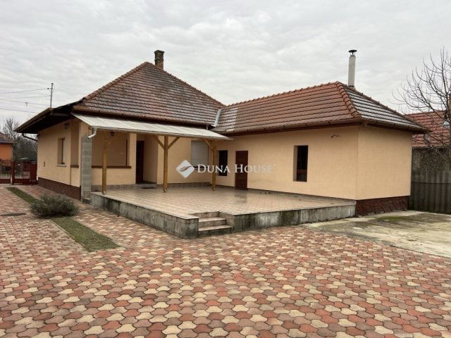 Eladó családi ház, Kókán 49.9 M Ft, 2 szobás