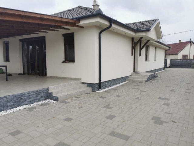 Eladó családi ház, Hajdúsámsonon, Síp utcában 150 M Ft