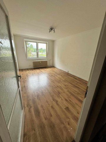 Eladó panellakás, Nyíregyházán 35 M Ft, 1+2 szobás