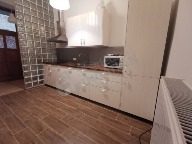 Kiadó téglalakás, albérlet, V. kerületben, Molnár utcában