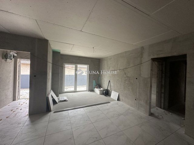 Eladó ikerház, Monoron 90 M Ft, 4 szobás / költözzbe.hu