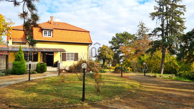 Eladó családi ház, Szentendrén 340 M Ft, 6 szobás