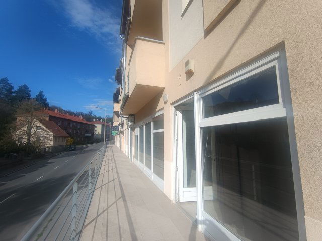 Kiadó téglalakás, albérlet, Komlón, Berek utcában, 1 szobás