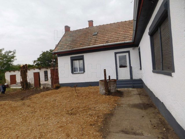 Eladó családi ház, Alapon 24.99 M Ft, 4 szobás