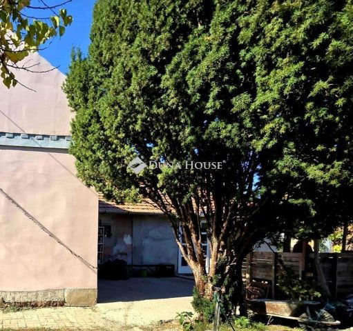 Eladó családi ház, Szegeden 58.9 M Ft, 4+2 szobás