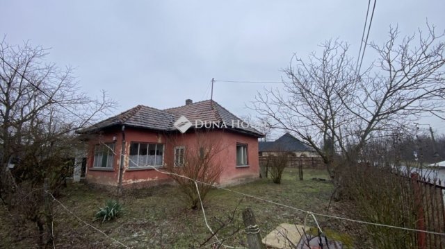 Eladó családi ház, Tápióbicskén 15 M Ft, 2 szobás