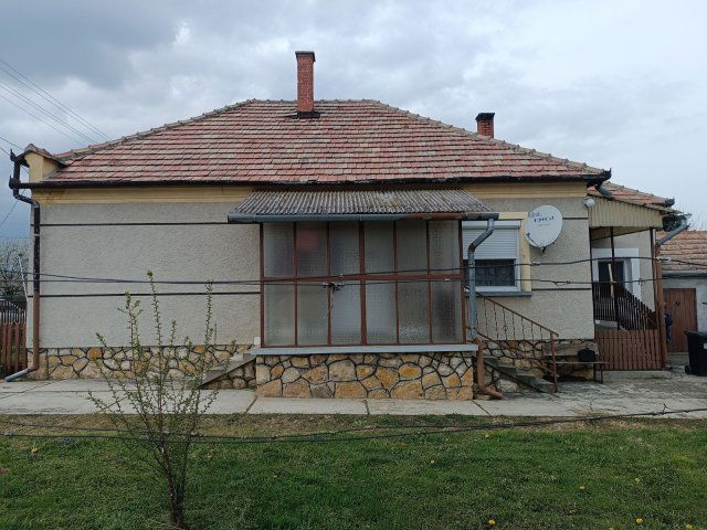 Eladó családi ház, Iszkázon 23.5 M Ft, 3 szobás