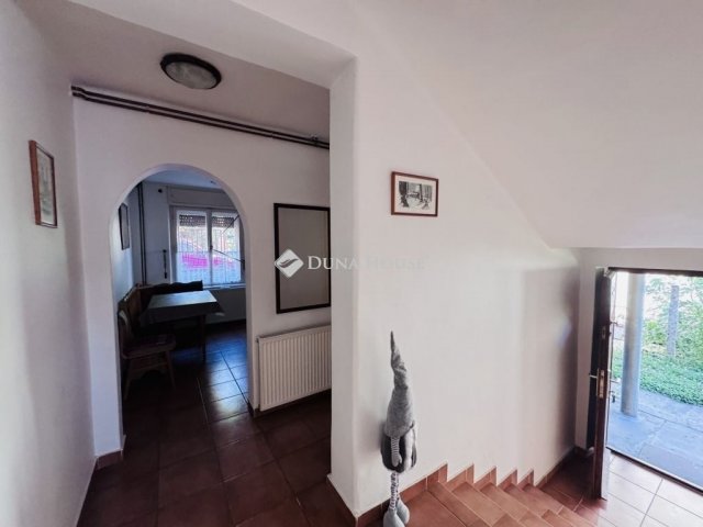 Eladó családi ház, Pécsett 89.9 M Ft, 4 szobás
